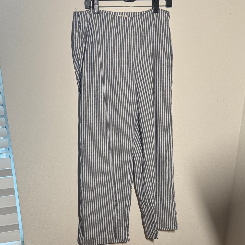 MICHAEL Michael Kors Striped Blue and White Pants wide leg flat front pants Sz 8